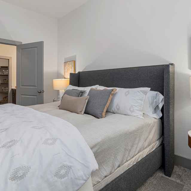 Creekside at Crabtree - Bedroom with Lamps on the Side Table 