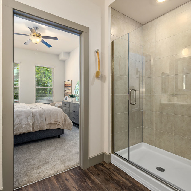 Creekside at Crabtree - Glass Screen Shower Door